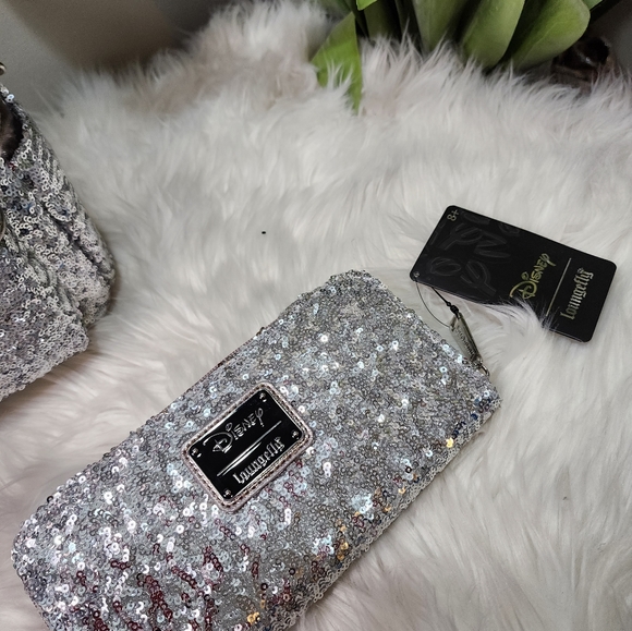 Loungefly Disney Minnie Mouse Silver and Pink Sequin Mini Backpack& Wallet - Picture 8 of 8